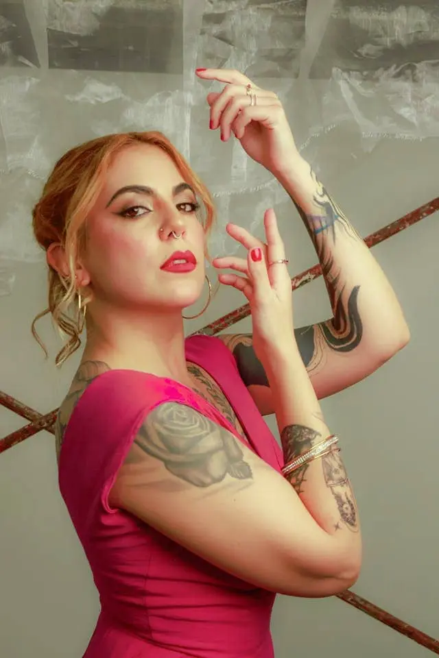 Lady with body tattoos.